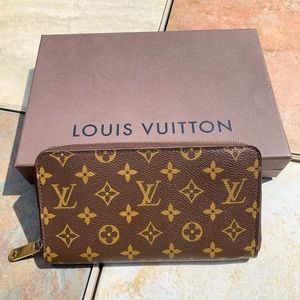 Louis Vuitton zippy wallet